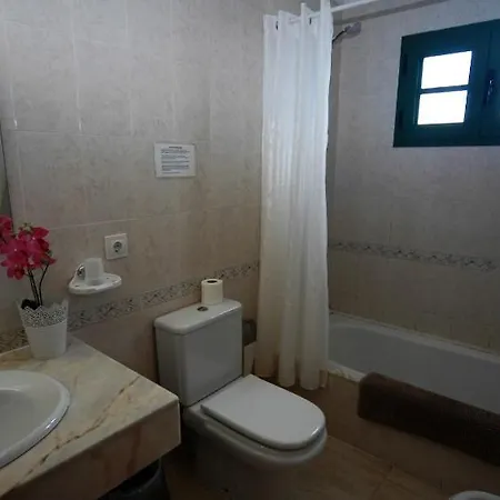 Villa Casa Potera - A Great Centrally Located - A Short Walk To The Beach *