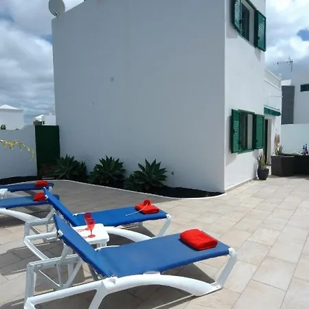 Villa Casa Potera - A Great Centrally Located - A Short Walk To The Beach *